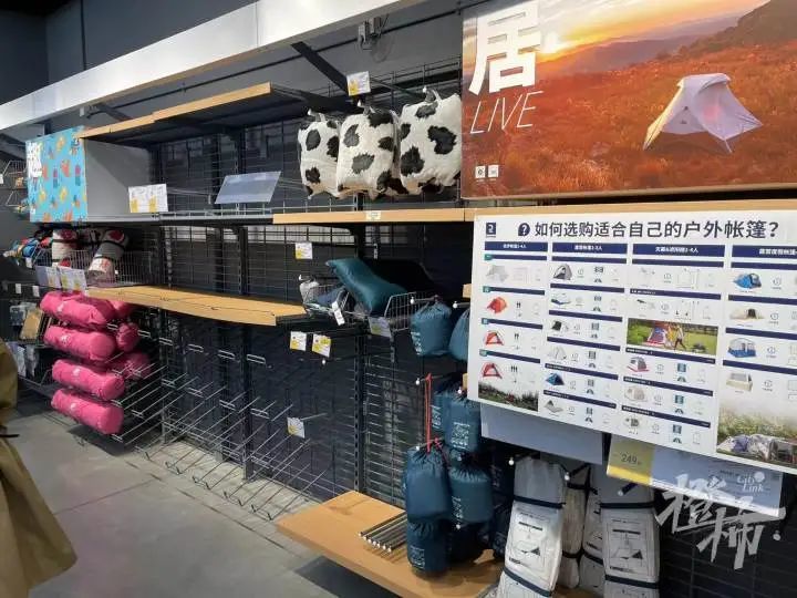 “有草的地方就有帐篷！”小长假露营热再刷屏，迪卡侬户外用品近乎售罄
